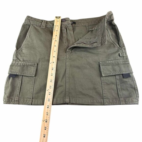 This Women's Mini Skirt in denim cargo green from Forever 21 is a stylish and ve - Picture 2 of 7